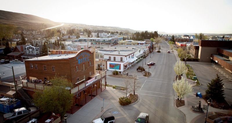Lifestyle in Cochrane vs Canmore – Family Life & Outdoor Activities