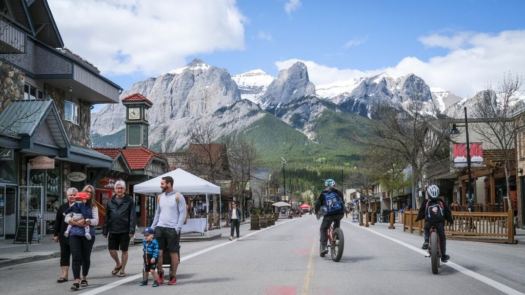 Urban Infrastructure in Cochrane vs Canmore – Services, Schools & Healthcare