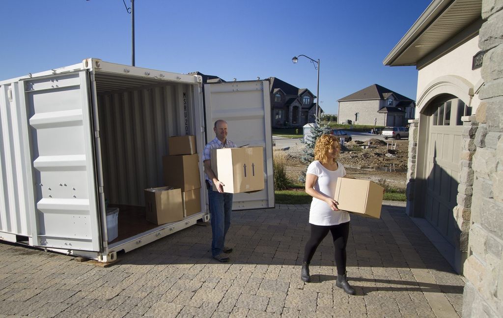 Container Moving with Best Moves