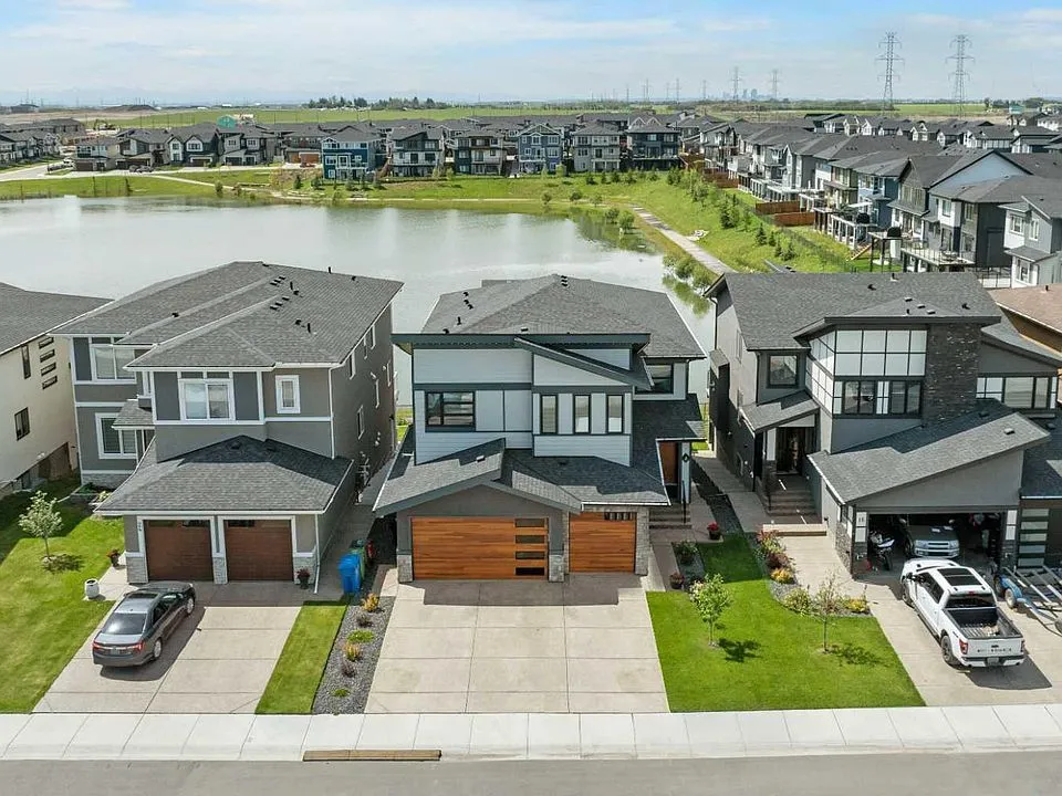 The Most Popular Chestermere Neighbourhoods for Newcomers: Where to Buy or Rent a Home