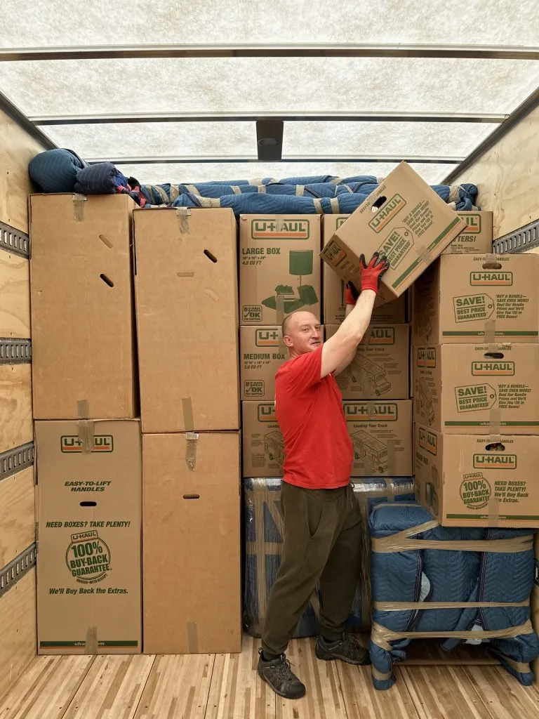 https://bestmovescanada.ca/wp-content/uploads/2026/02/across-canada-movers-02-768x1024-1.webp