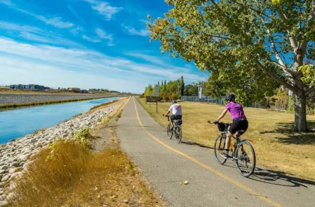 Life by the Water: Why Chestermere Has Become a Popular Destination for Family Moves